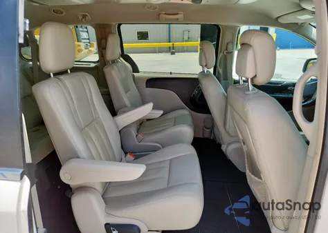 2011 Chrysler Town & Country Touring L из США, поврежденный, VIN 2A4RR8DG2BR747234